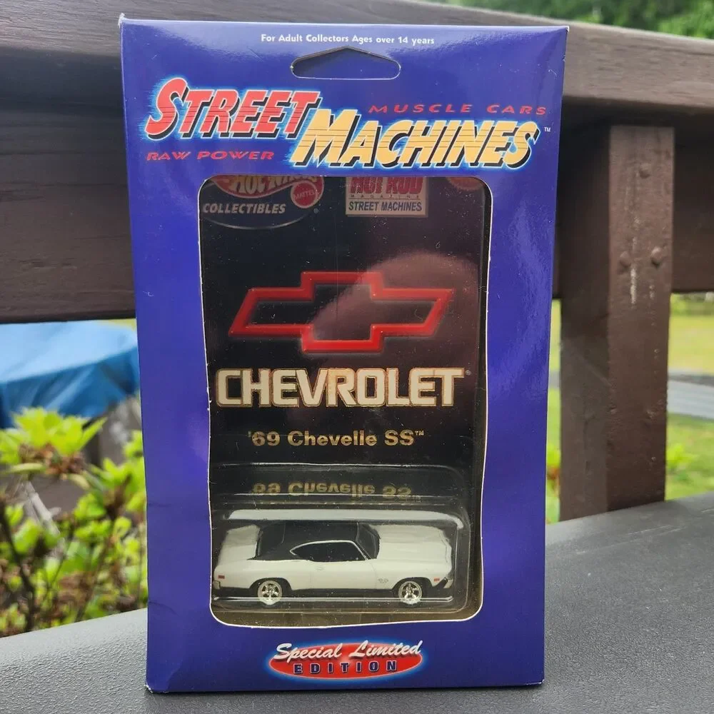 Hotwheels Street Machines White Chevrolet 1969 Chevelle SS 1:64 Die Cast Car